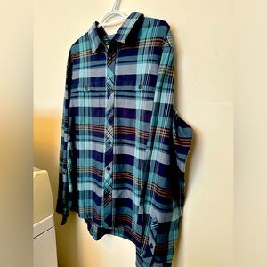 Men’s Wood’s button up shirt